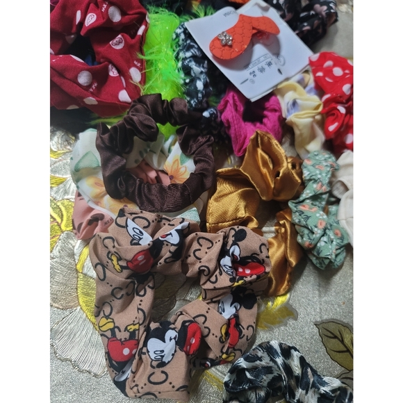 Bundle of Women Hair Accessories - Picture 5 of 7